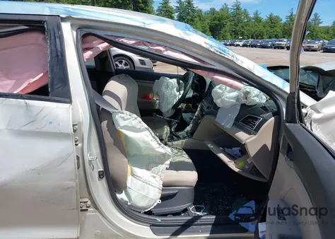 2017 Hyundai Elantra Se z USA, uszkodzony, nr VIN KMHD74LF6HU390283